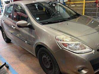 2010-renault-clio-1414927-45411106