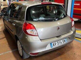 2010-renault-clio-1414927-45411107