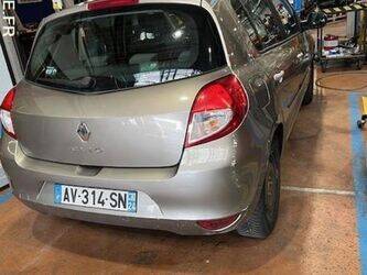 2010-renault-clio-1414927-45411108