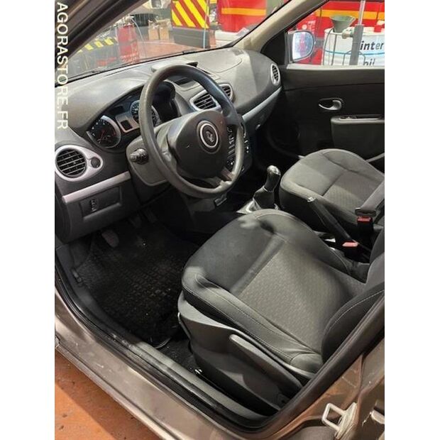 2010 Renault Clio-45411109