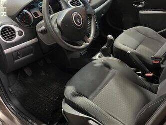 2010-renault-clio-1414927-45411109