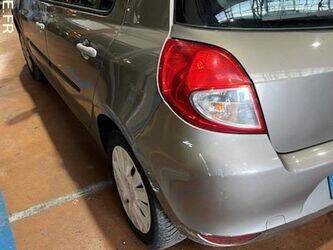 2010-renault-clio-1414927-45411113