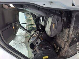 2014-renault-master-1414956-45411286