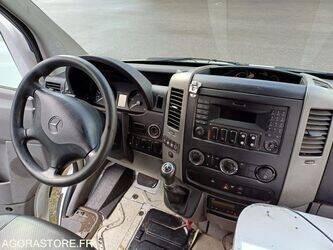 2015-mercedes-benz-sprinter-1414958-45411341