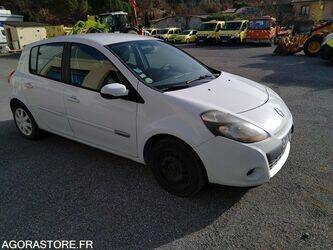 2012-renault-clio-1415056-45412335