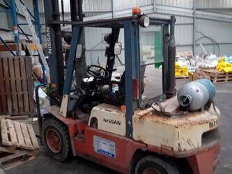 nissan-ugj02a30u-1415067-45412424