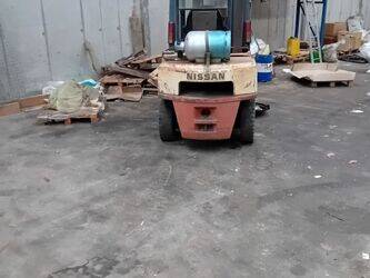 nissan-ugj02a30u-1415067-45412425