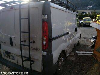 2010-renault-trafic-1415072-45412477