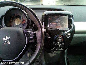 2014-peugeot-108-1415087-45412597