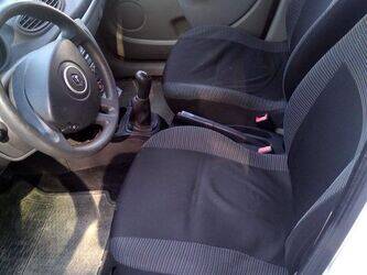 2008-renault-clio-1415098-45412682