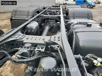 2025-mercedes-benz-arocs-3340-1388352-45413922