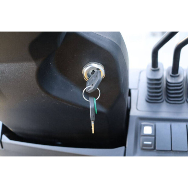 2023 Yale GDP3.5NV2442-45414757