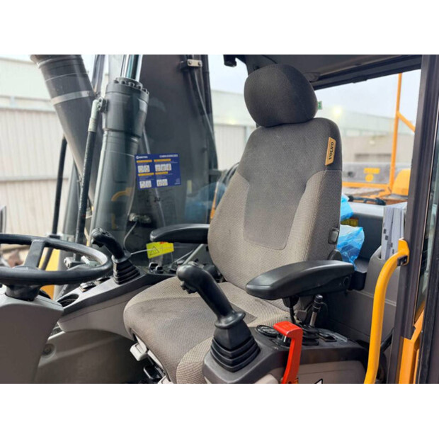 2013 فولفو EW180D-45415046