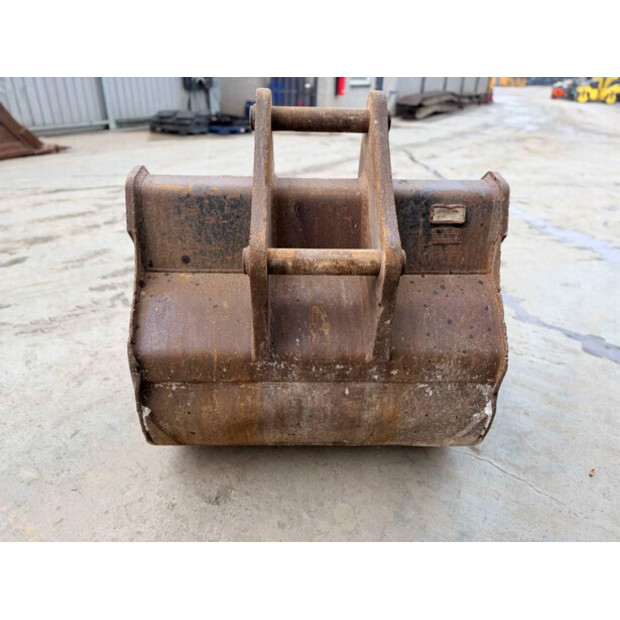 2013 فولفو EW180D-45415051