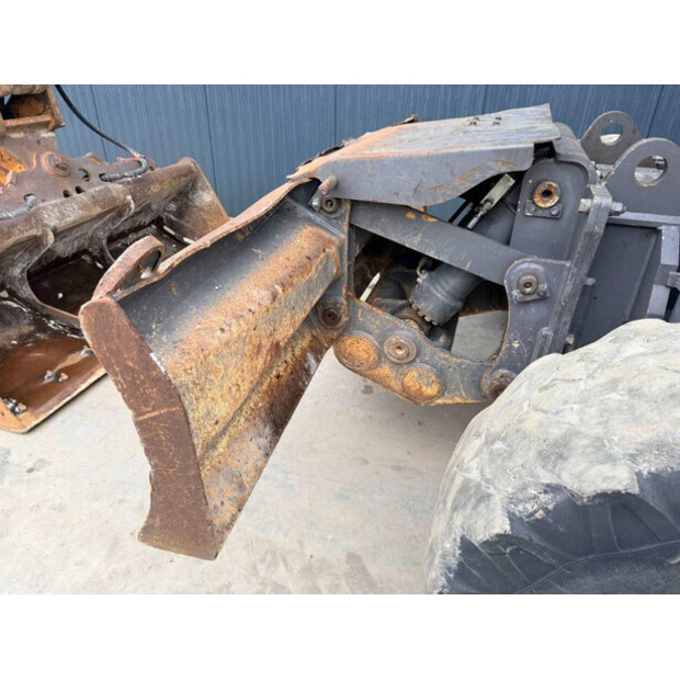 2013 فولفو EW180D-45415056