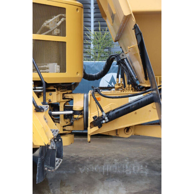 2016 Caterpillar 725C2-45415328