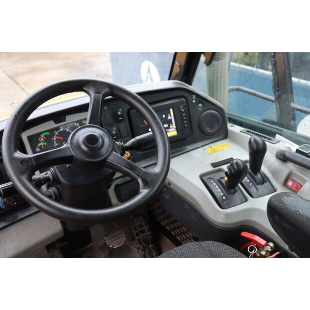 2016 Caterpillar 725C2-45415338