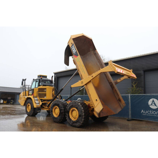 2016 Caterpillar 725C2-45415354