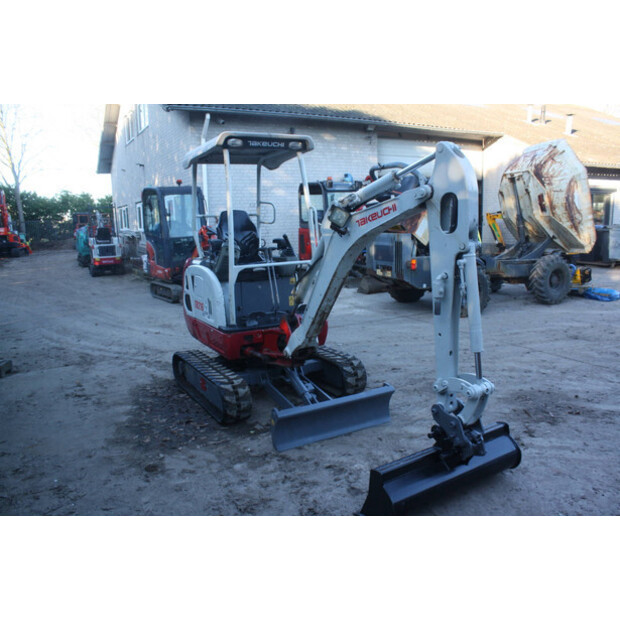 2017 TAKEUCHI TB216-45415430
