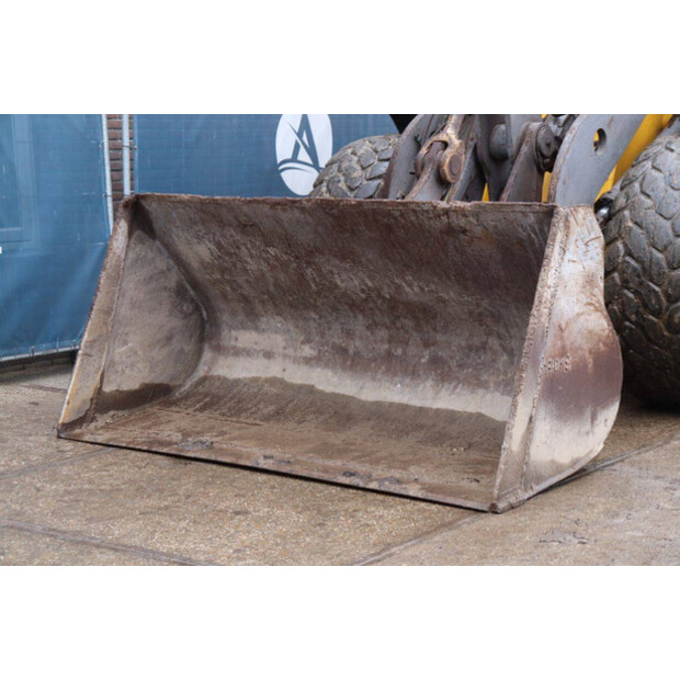 2011 فولفو L70F-45415471