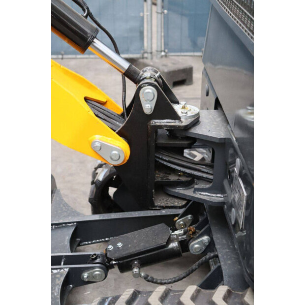 2025 Landward XT18U-45415709