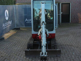 2011-takeuchi-tb016-1415217-45416184