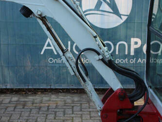 2011-takeuchi-tb016-1415217-45416190