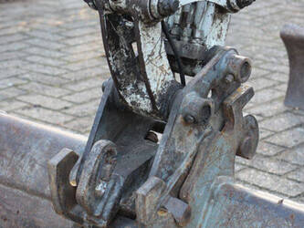 2011-takeuchi-tb016-1415217-45416193