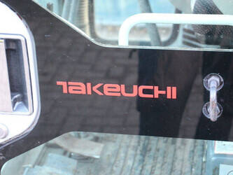 2011-takeuchi-tb016-1415217-45416202