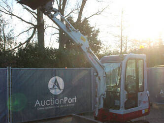 2011-takeuchi-tb016-1415217-45416214