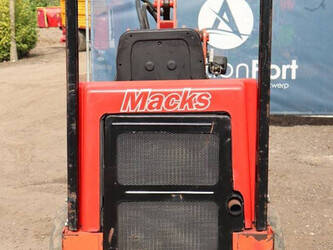 2009-macks-227-1415226-45416417