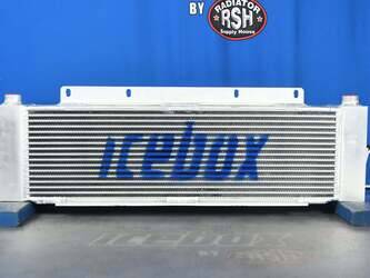 صورة ل مبردات الزيت جون دير جديد