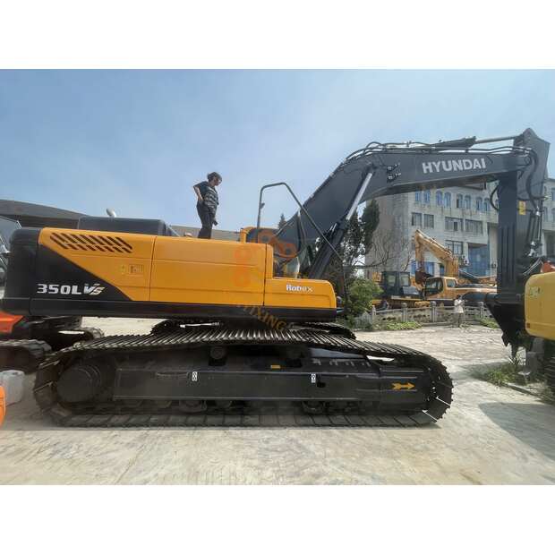 2024 Hyundai 305LC-45442161