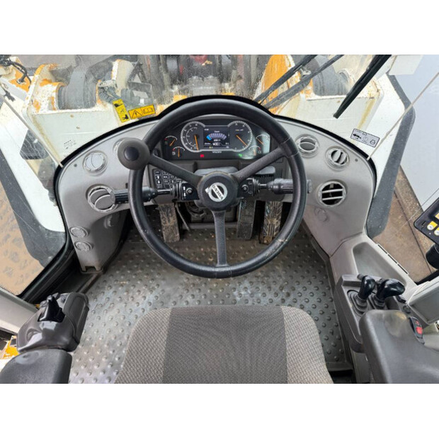 2015 فولفو L180H-45444360