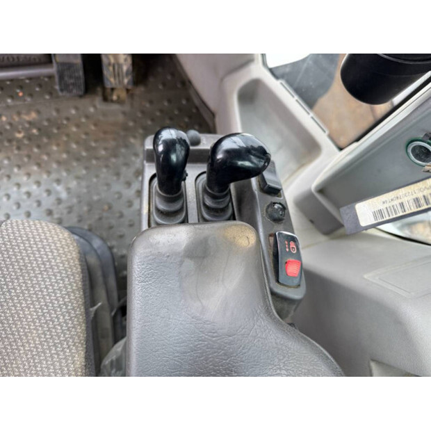 2015 فولفو L180H-45444361