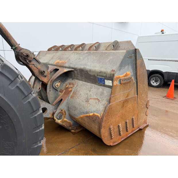 2015 فولفو L180H-45444371