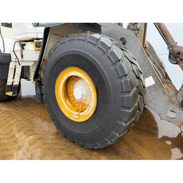 2015 فولفو L180H-45444379