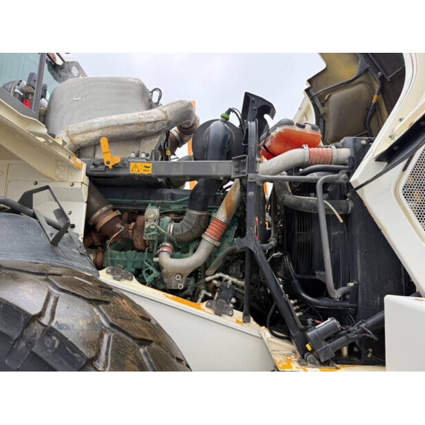 2015 فولفو L180H-45444383