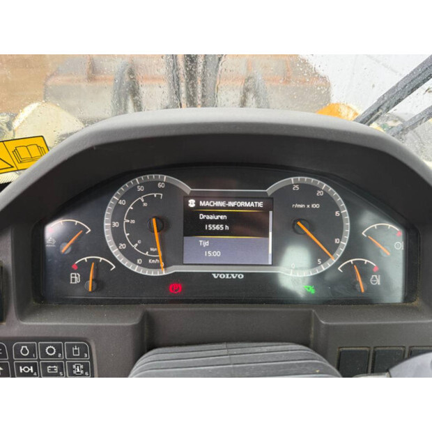 2015 فولفو L180H-45444384