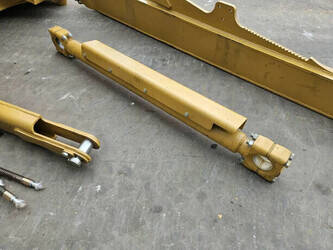 2024-caterpillar-d8t-1423357-45445549