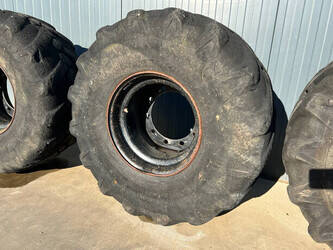 michelin-445-70r19-5-1423431-45446111