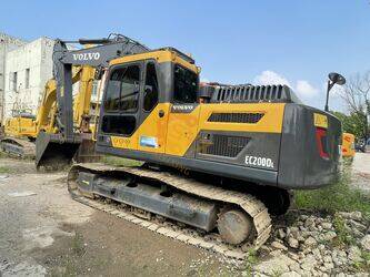 صورة ل حفارات مجنزرة 2021 فولفو EC200D