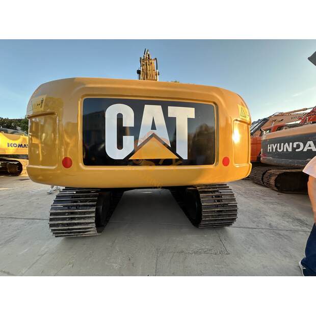 2024 Caterpillar 320D2-45464696