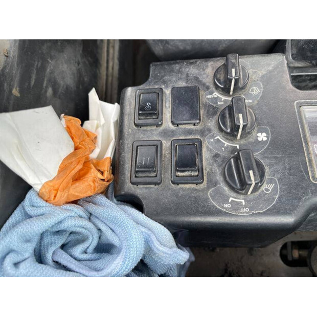 2013 New Holland E50B SR-45468099