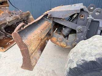 2013-volvo-ew180d-1423913-45468930