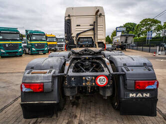 2015-man-tgx-33-560-1423927-45469359