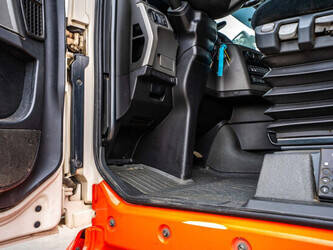 2015-man-tgx-33-560-1423927-45469363