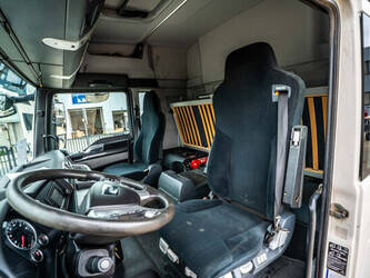 2015-man-tgx-33-560-1423927-45469364