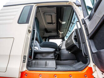 2015-man-tgx-33-560-1423927-45469372