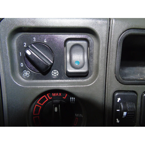 2004 Scania P94D-45469404